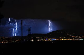 闪电，雷雨，天空，夜晚，闪电纬线，闪电，闪电，自然界的力量