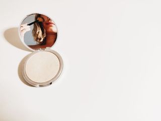 反光、化妆、化妆、化妆、镜子、化妆、复制空间、摄影棚快照、白色背景