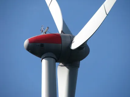 风车、风力、风能、天空、晴空、低角度视图、交通、白天 风车、风力、风能、天空、晴空、低角度视图、交通、白天