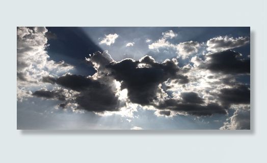 白天多云的天空