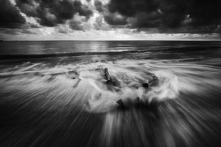 水体的灰度摄影