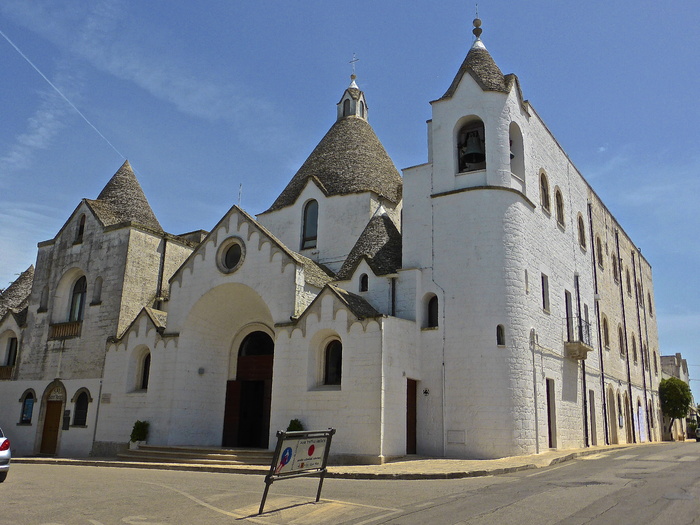 建筑，alberobello，屋顶，圆锥形，白色，石头，联合国教科文组织，风景如画