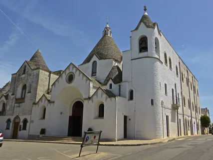 建筑，alberobello，屋顶，圆锥形，白色，石头，联合国教科文组织，风景如画
