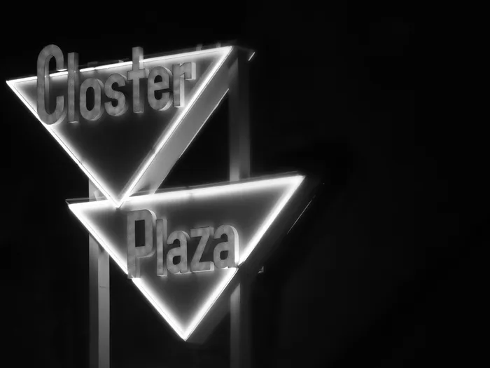 light，closter，67 vervalen st，美国，sign，neon，symbol，kitschy
