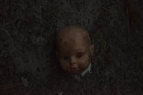 娃娃头，头，玩具，娃娃，洞，孩子，外星人，地板