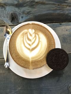 拿铁、设计、奥利奥、咖啡、饮料、咖啡-饮料、点心、食品和饮料