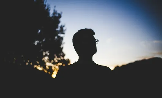 背光、黎明、黄昏、黄昏、光线、人、山、户外 背光、黎明、黄昏、黄昏、光线、人、山、户外