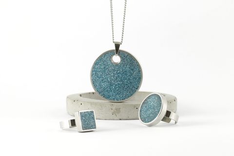 银色，蓝色，宝石吊坠项链，手镯，两个，戒指，放置，白色