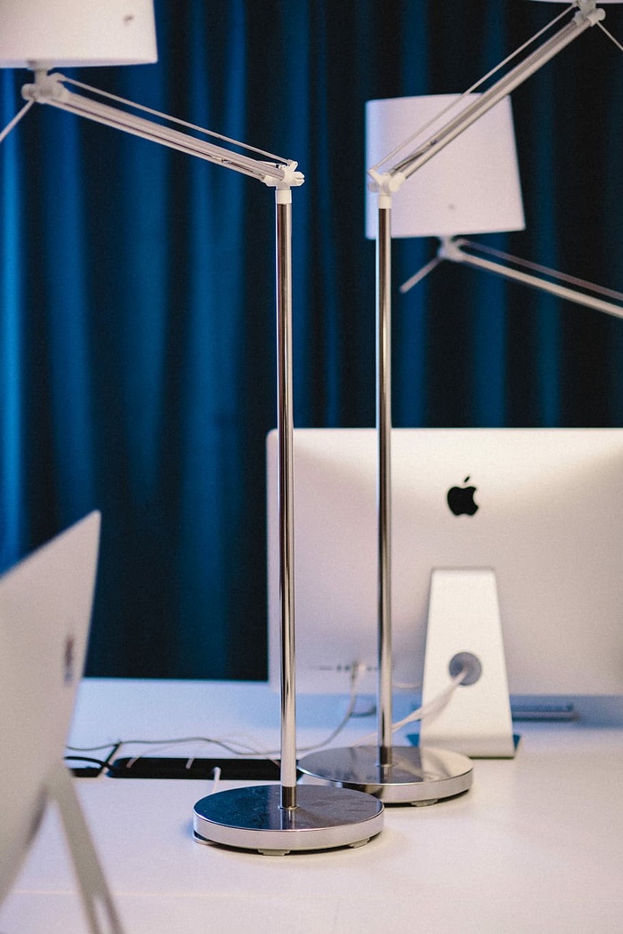 办公室白灯特写图