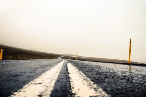 沥青路,灰色,天空,道路,高速公路,雨,潮湿,旅行 沥青路,灰色,天空,道路,高速公路,雨,潮湿,旅行