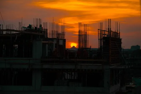 建筑、人、人、户外、自然、天空、脚手架、轮廓