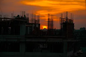 建筑、人、人、户外、自然、天空、脚手架、轮廓