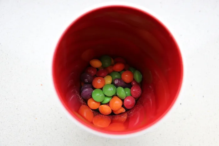 smarties、糖果、彩色、巧克力扁豆、食品、食品和饮料、健康饮食、新鲜度