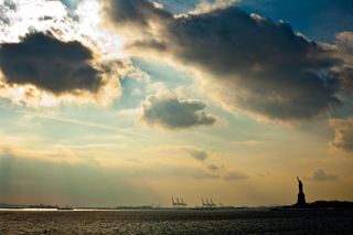 纽约，美国，自由女神像国家纪念碑，城市生活，大苹果，自由女神，雕像，游客