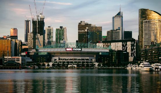 办公楼、大楼、城市、城市、城镇、大都市、高层、车辆