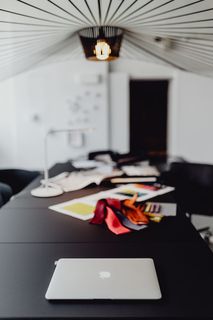 设计师工作场所的现代室内设计