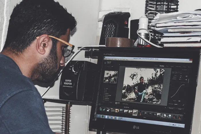 nerway，deralok，室内，技术，年轻人，真人，胡子，一个人