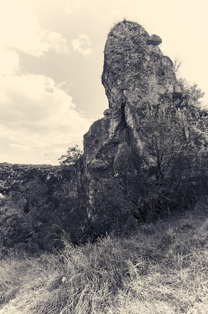ivanovo rock修道院，ivanovo村，rock，ruse lom，自然公园，保加利亚自然，纪念碑，黑白照片