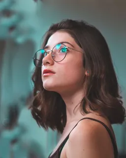 戴眼镜的女人 戴眼镜的女人