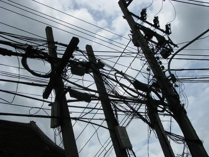 电力、电压、分配器、电线杆、电力线、电缆、低角度视图、天空