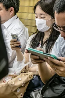 东京,女人,现代,护嘴,都市,乌巴恩,地铁,智能手机 东京,女人,现代,护嘴,都市,乌巴恩,地铁,智能手机