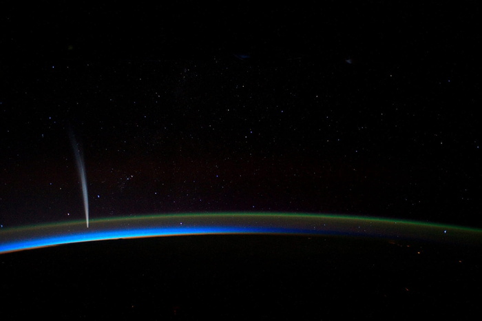 洛夫乔伊彗星，国际空间站，国际空间站，地球，太空，地平线，尾巴