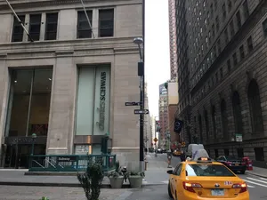 汽车、汽车、车辆、交通工具、出租车、出租车、人、人