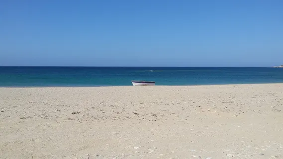 岸上的船，海，八月，希腊，假日，船，水面上的地平线，海滩