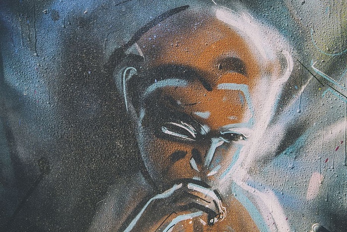 伦敦东部肖尔迪奇一堵墙上的街头艺术