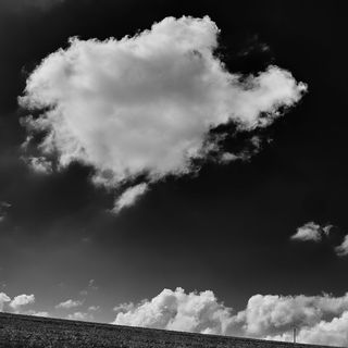 云，云，柱子，天空，田野，云天，自然之美，低视角