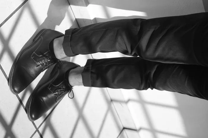 服装，服装，鞋子，鞋类，裤子，人，人，牛仔裤