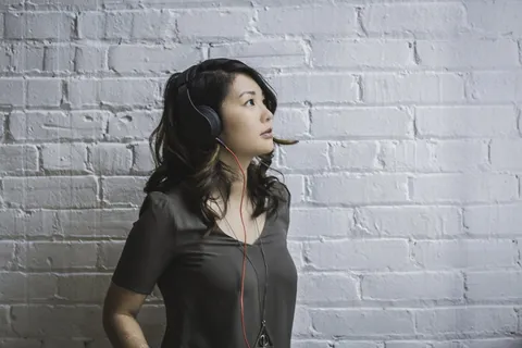 人,女人,耳机,音乐,声音,头发,一个人,筑墙功能 人,女人,耳机,音乐,声音,头发,一个人,筑墙功能
