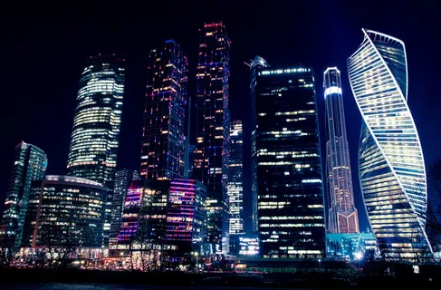 晴空下的黑色建筑 晴空下的黑色建筑