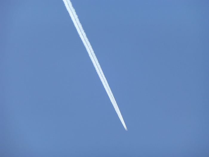 小径，飞机，蓝天，户外，天空，风景，宁静，平流层