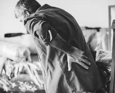 男人的灰度照片 男人的灰度照片