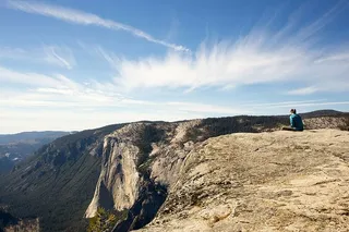 人，坐着，悬崖，蓝色，天空，山，天，时间