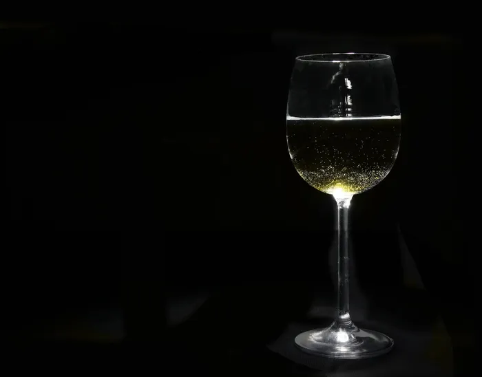 透明葡萄酒杯，白葡萄酒，玻璃，饮料，葡萄酒，受益，葡萄酒杯，透明