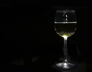 透明葡萄酒杯，白葡萄酒，玻璃，饮料，葡萄酒，受益，葡萄酒杯，透明