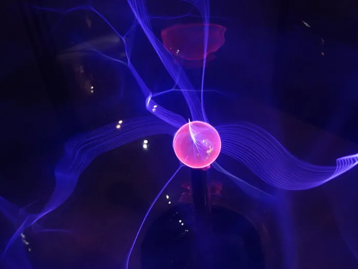 红球与紫色光环数字壁纸