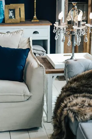 漂亮的复古客厅内饰