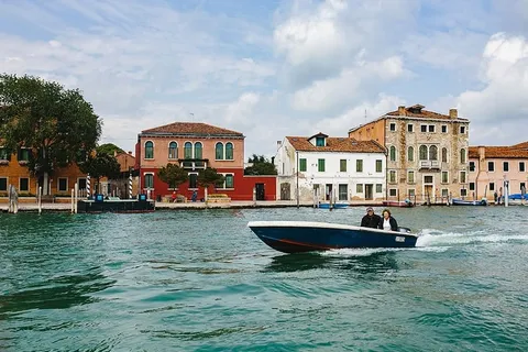 美丽多彩的意大利穆拉诺岛