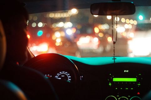 男人,开车,波基效应,交通,汽车,夜晚,司机,波基,座位 男人,开车,波基效应,交通,汽车,夜晚,司机,波基,座位