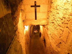 十字架、地穴、神秘、教堂、小路、楼梯、墙壁、石头