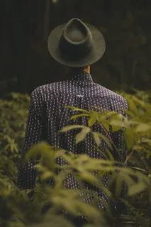 人,穿着,帽子,运动衫,人,小伙子,男人,自然 人,穿着,帽子,运动衫,人,小伙子,男人,自然