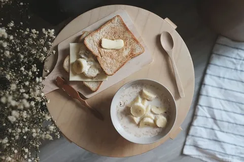 燕麦加香蕉,面包加黄油 燕麦加香蕉,面包加黄油