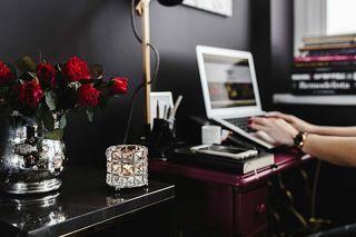 内政部的粉红色办公桌