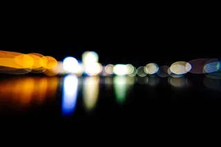 橙色和白色的光