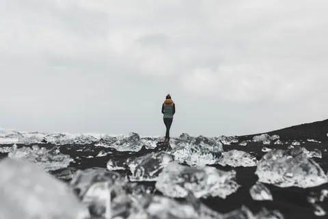 穿黑色裤子的女人 穿黑色裤子的女人