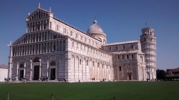 比萨、托雷、米拉科利广场、教堂、建筑、建筑外观、建筑结构、旅游目的地 比萨、托雷、米拉科利广场、教堂、建筑、建筑外观、建筑结构、旅游目的地