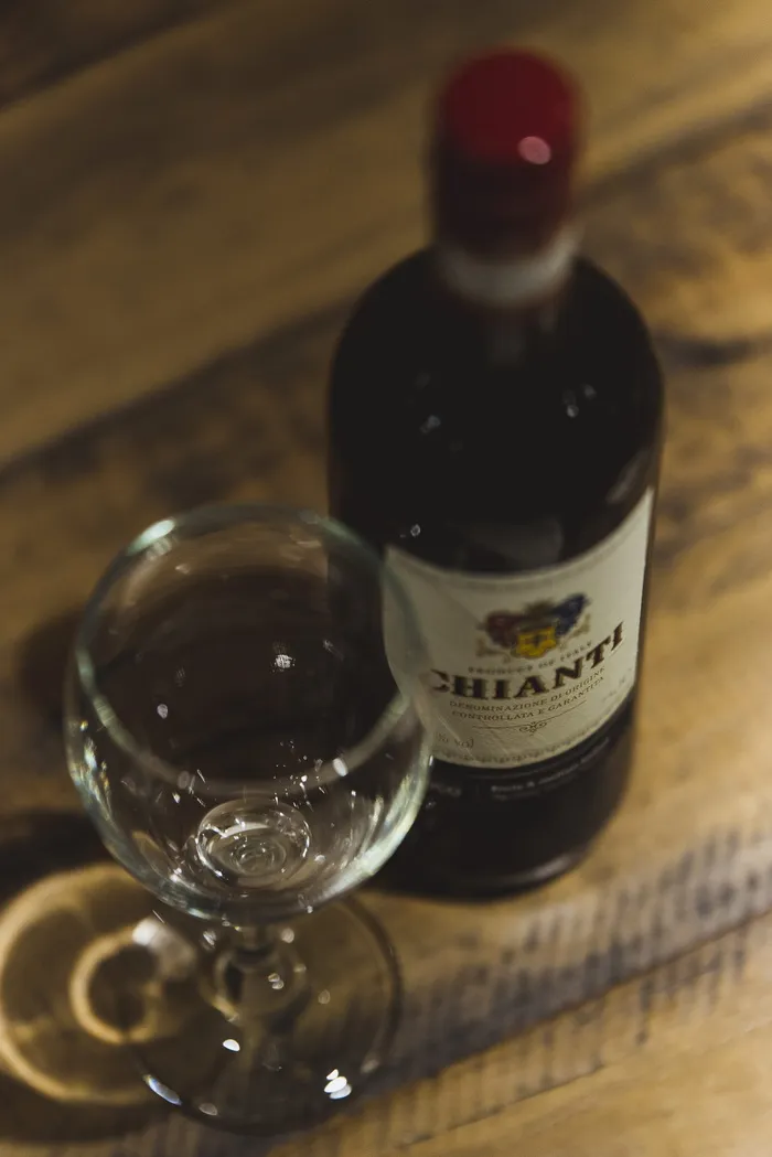 基安蒂，红酒，红酒，葡萄酒，酒瓶，瓶子，酒杯，玻璃